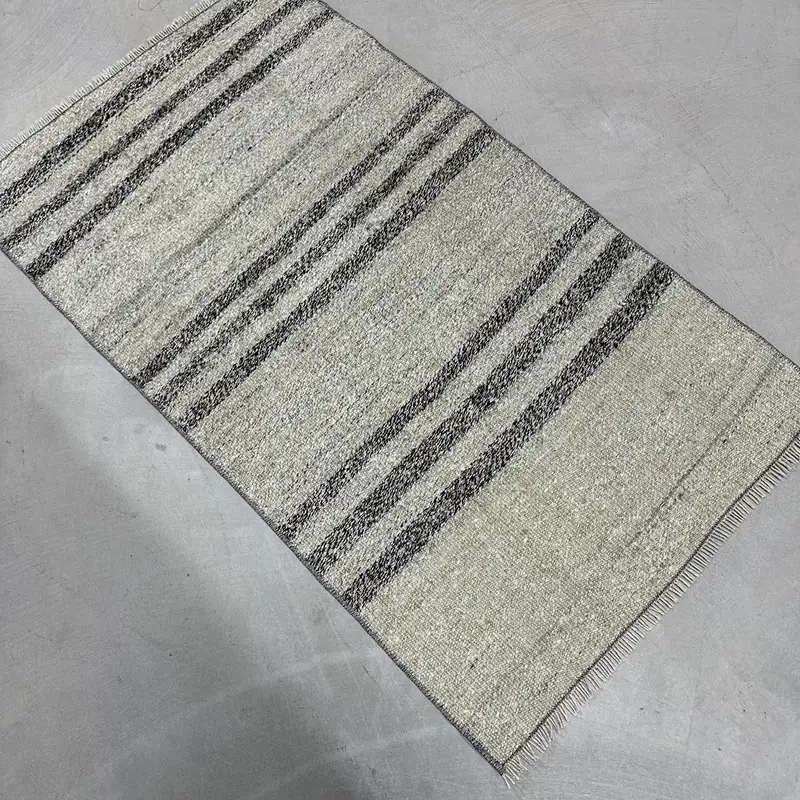 1,9x3,4 ft türkischer Vintage Teppich, kleiner Teppich, grau schwarz gestreifter Wollteppich - 1