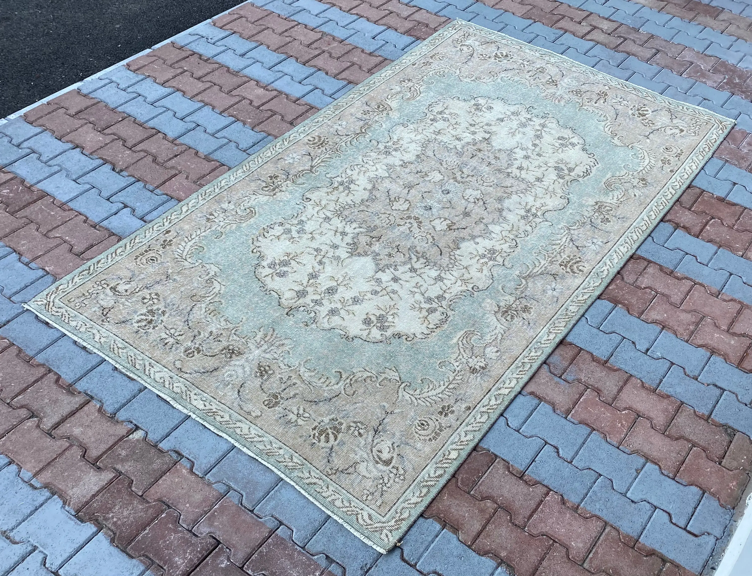 5.5x8.9 ft Vintage Halı, Mavi Çiçekli Türk Yün Halısı - 1