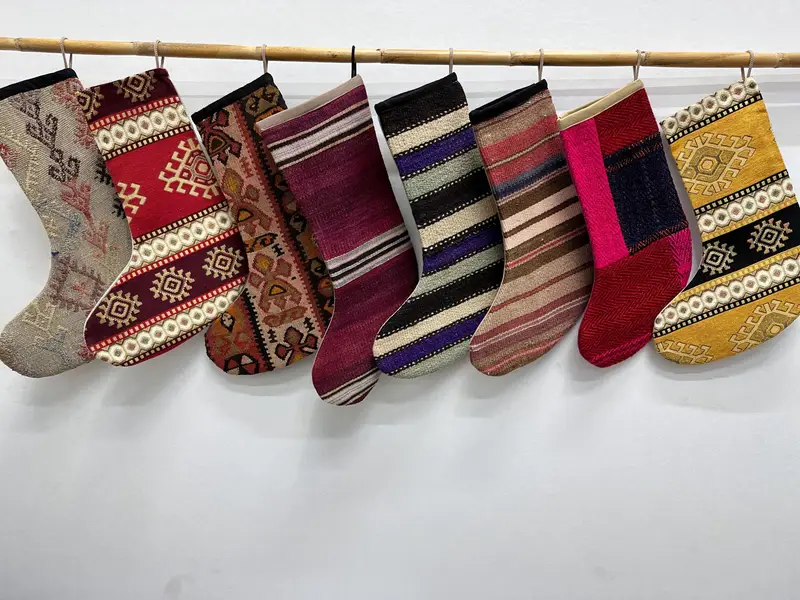 Tatil Cazibesi için Süslü Desenli 15 cm'lik Şenlikli Noel Çorabı