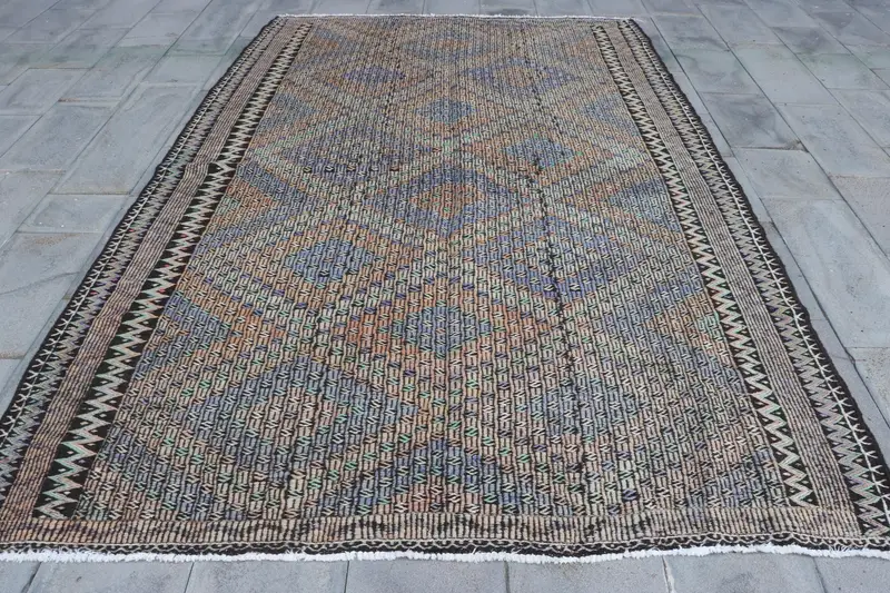 Vibrant 6,5x10 ft Rug, Floral & Geometric Orange & Purple