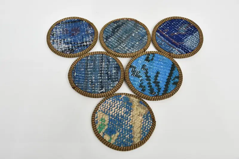 Elegantes posavasos azules y beige, elegantes almohadillas antideslizantes