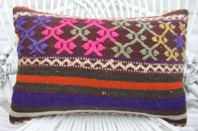 Handgefertigtes rosa Wurfkissen, Vintage besticktes rechteckiges Kissen