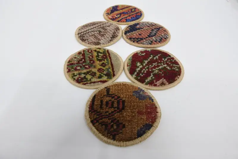 Böhmisches rundes Untersetzer-Set, stilvolle braune und rote Untersetzer