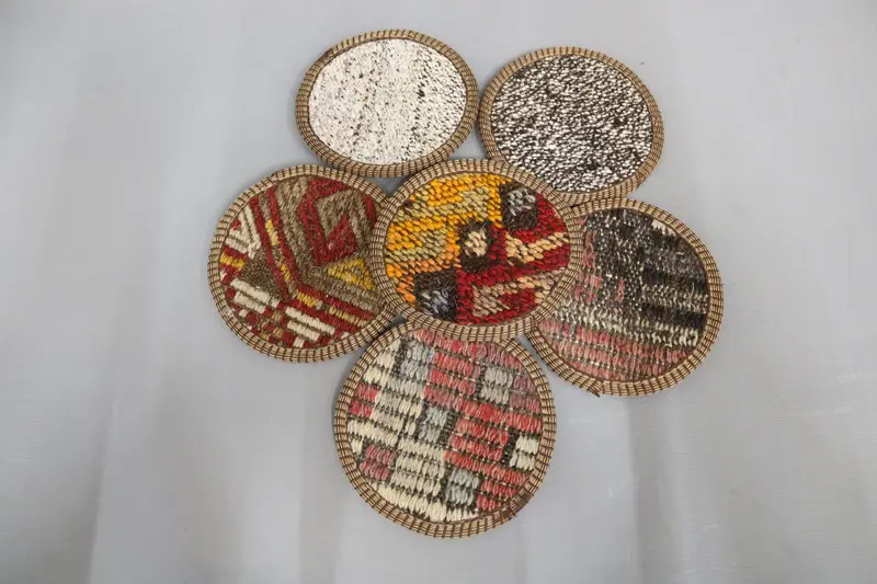 Böhmischer runder Untersetzer, rot-weißer Untersetzer