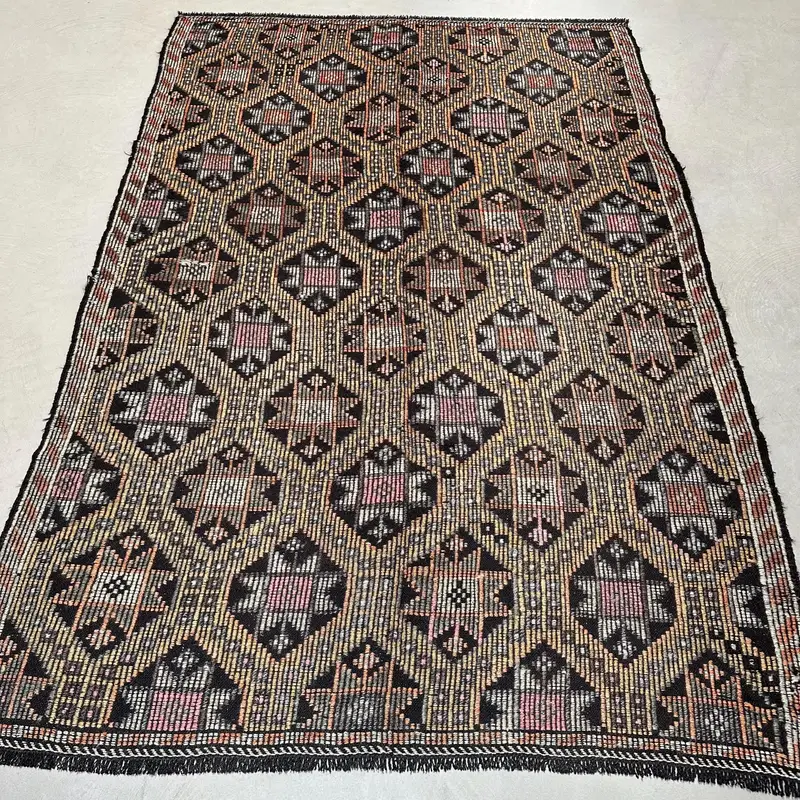 イエロー & ブラックの幾何学模様のラグ、5.3x7.9 フィートのシックな装飾