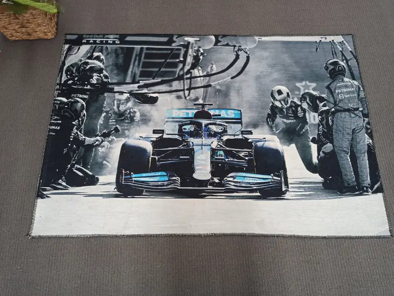 メルセデス・ペトロナス・ハミルトンF1デザインからインスピレーションを得たエレガントなプリントラグ