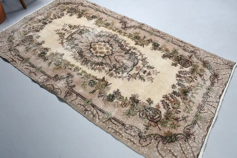Türkischer Teppich, 3,9 x 7,2 Fuß großer Vintage-Teppich, Oushak-Teppich mit braunen grünen Pflanzen und Bäumen - 1