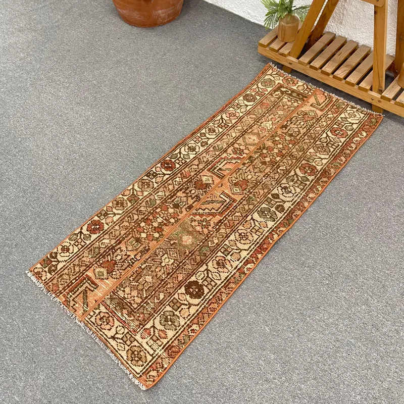 Türkischer Oushak-Teppich 1,9 x 4,5 Fuß (58 x 136 cm), brauner Ombré-Vintage-Teppich - 1