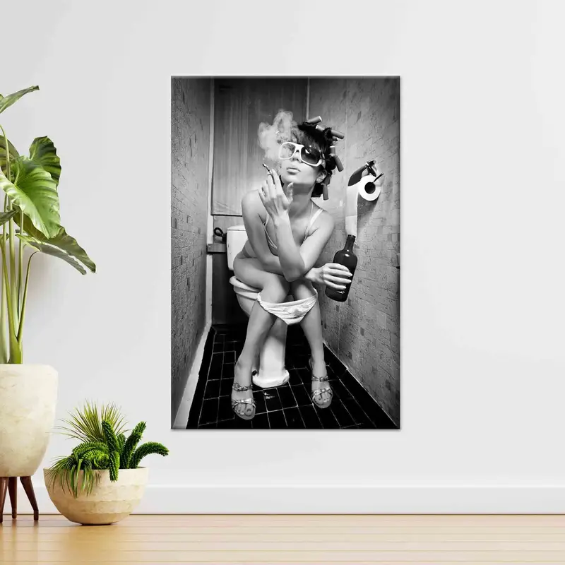 魅惑的なキャンバス: バスルームの雰囲気のエレガントな女性