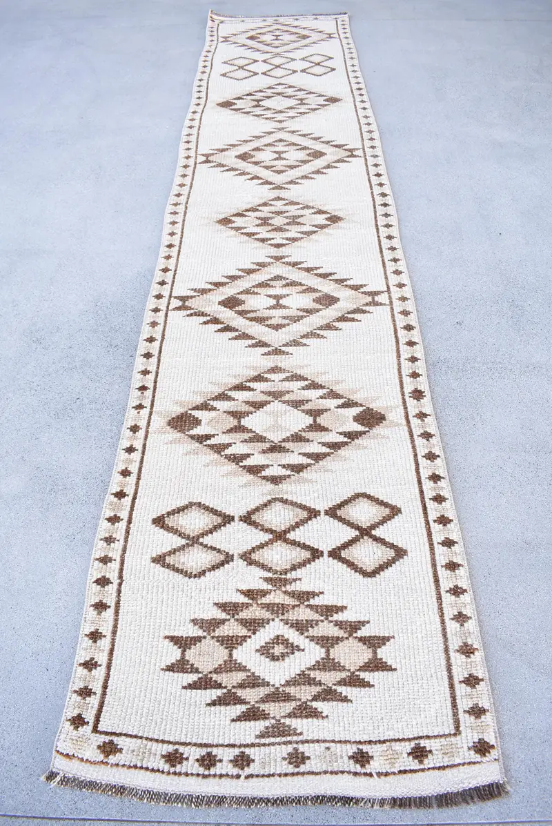 Alfombra Vintage Runner, alfombra turca de 2,6x12,6 pies, alfombra de lana con estampado animal blanco - 1