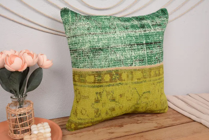 El Yapımı Yeşil Patchwork Kırlent, 20x20 Nakışlı Kırlent