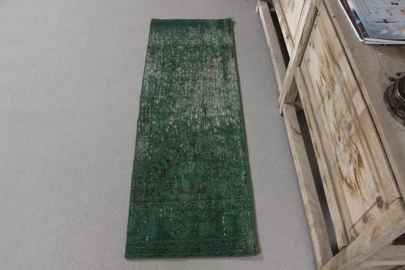 グリーン ラグ、1.5x4.5 フィート ソリッド、わずかなバリエーションあり