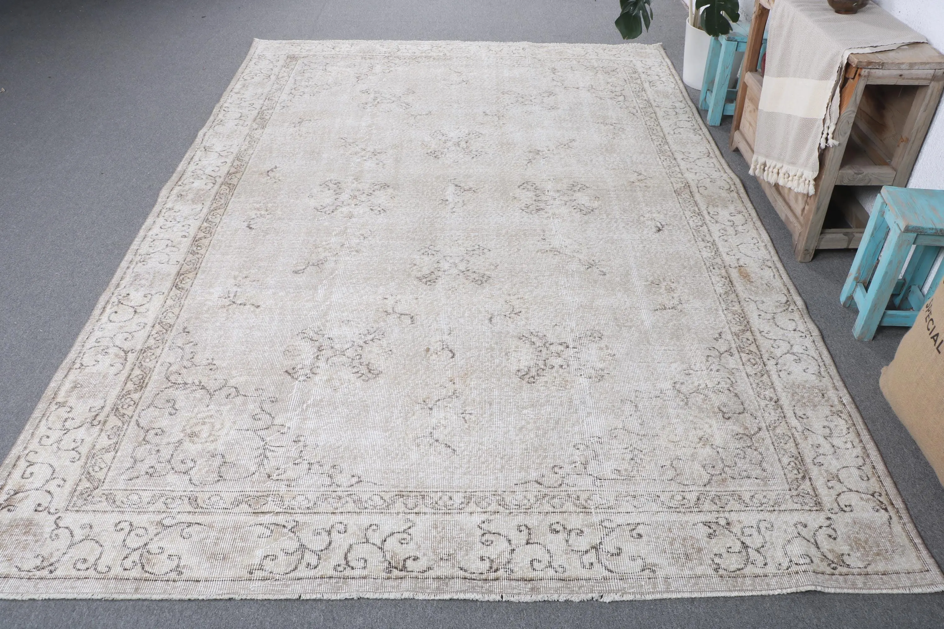 Vintage Türk Halısı 6.6x9.6 ft, Beyaz Büyük Kamuflaj Yün Halı - 1