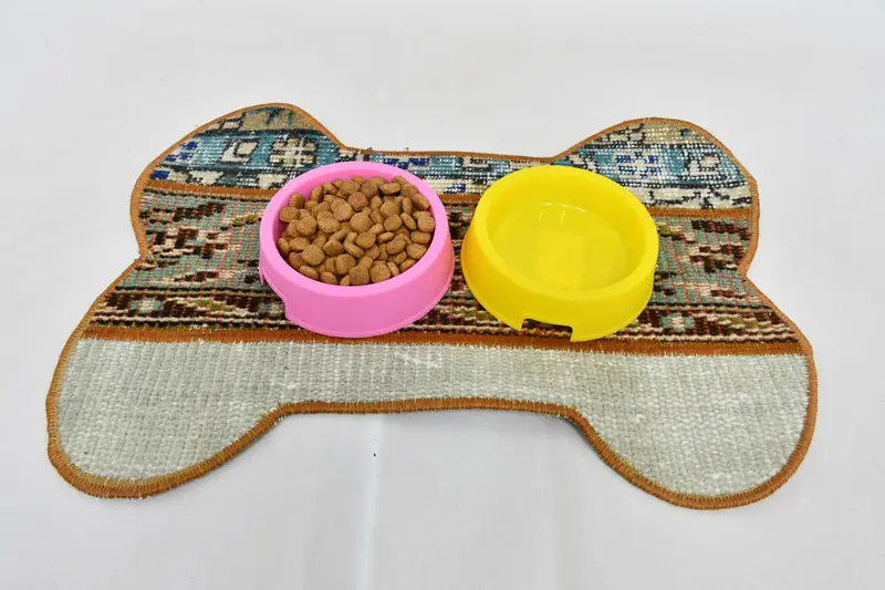 Kahverengi ve Bronz Kilim Evcil Hayvan Matı, Dayanıklı ve Emici Ped