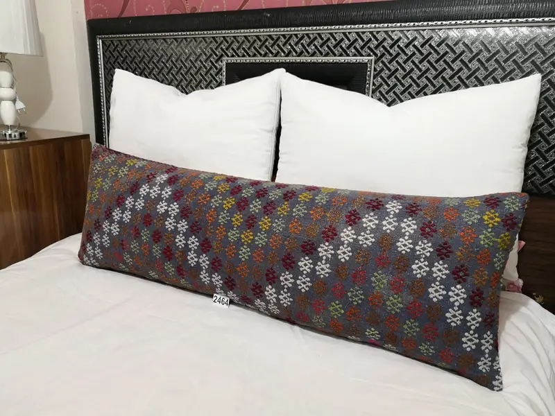 Gesticktes blaues und weißes geometrisches Kissen, handgefertigtes rechteckiges Wurfkissen