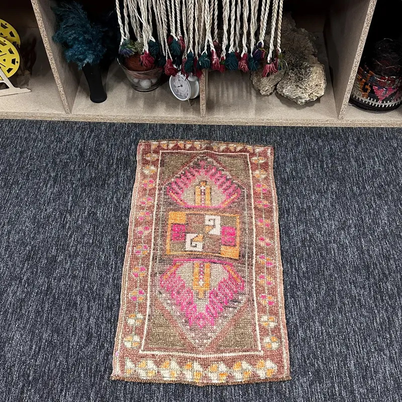 1,5x2,8 ft türkischer Vintage Teppich, kleiner Teppich, brauner Oushak Paisley Teppich - 1