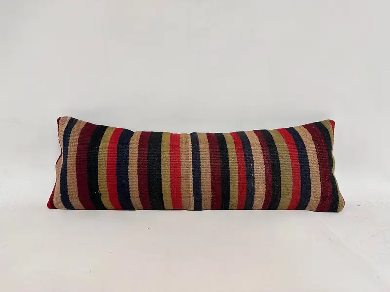 Ikat -Kissen, Kissenschein, Boho -Kissen, ethnisches Kilimteppichkissen, 12x36 Lila Kissen, Häkelmusterkissen, Kilimkissen werfen - 1