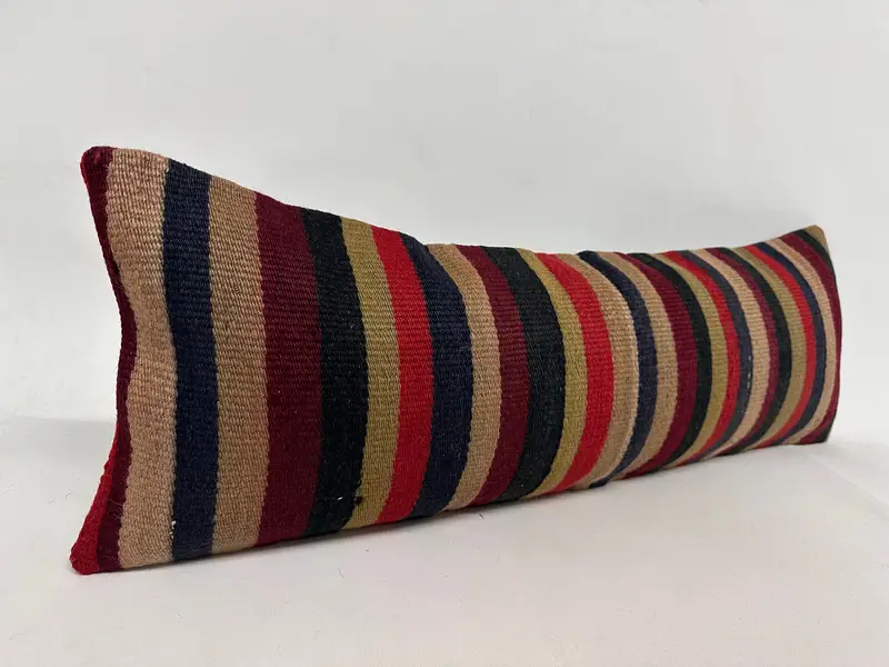 Ikat -Kissen, Kissenschein, Boho -Kissen, ethnisches Kilimteppichkissen, 12x36 Lila Kissen, Häkelmusterkissen, Kilimkissen werfen - 2
