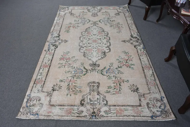 Zarif Bej ve Yeşil Patchwork Halı, 4,6x7,8 ft