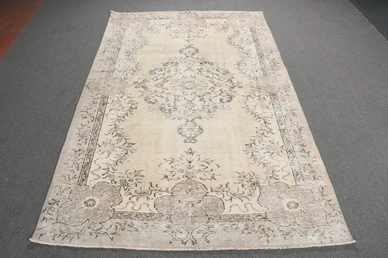 Turkish Vintage Rug 5.9x9.1 ft (179x277 cm), Oushak White Wool Rug - 1