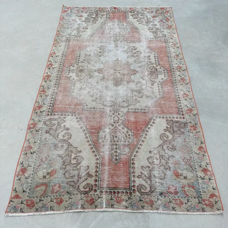 Red and Beige Rug, 3,9x7,2 ft Floral and Geometric Design