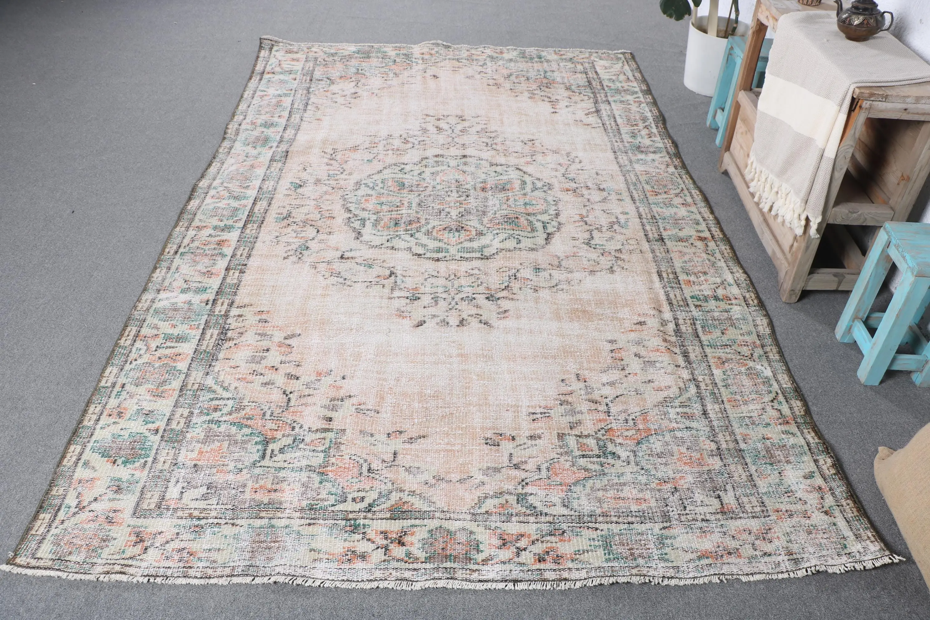 Türk 5.7x8.8 ft Büyük Halı, Vintage Halı, Beyaz Puantiyeli Halı - 1