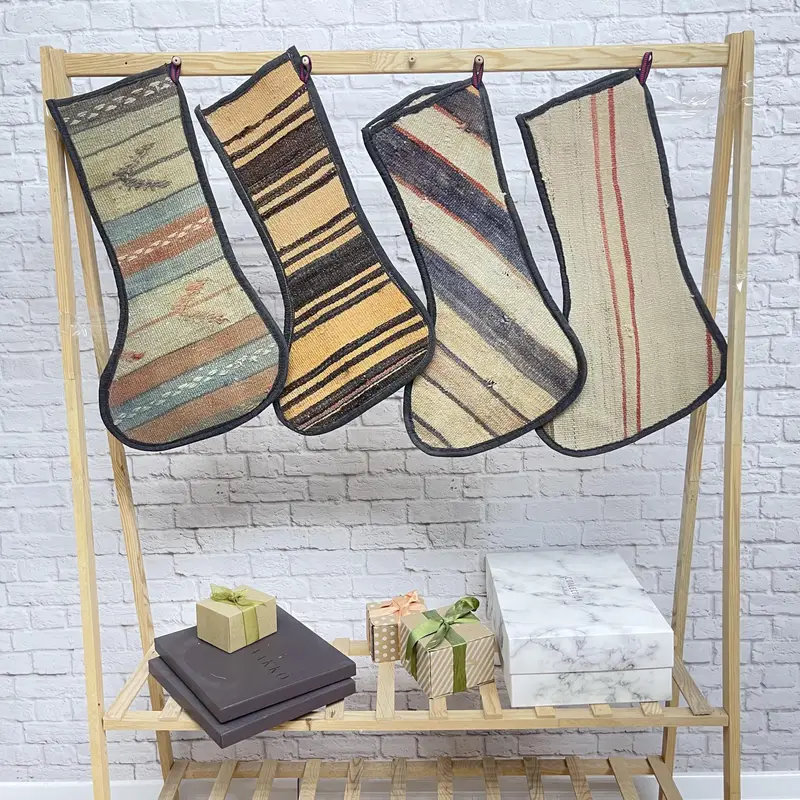 Medias de algodón con adornos navideños beige y marrón, decoración navideña de 8 pulgadas de ancho