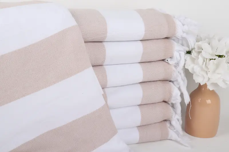 Etiquetas de regalo de Navidad Toalla de algodón personalizada a rayas beige, 36x63 pulgadas