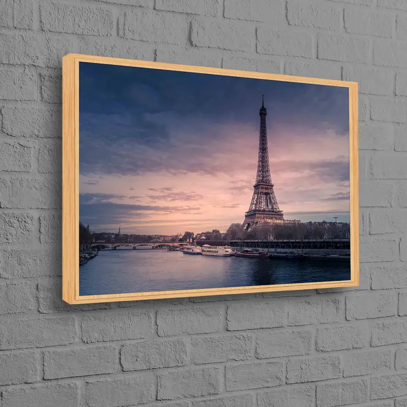 エッフェル塔の恋人たちのプリント キャンバス: あなたの空間にパリのエレガンスを