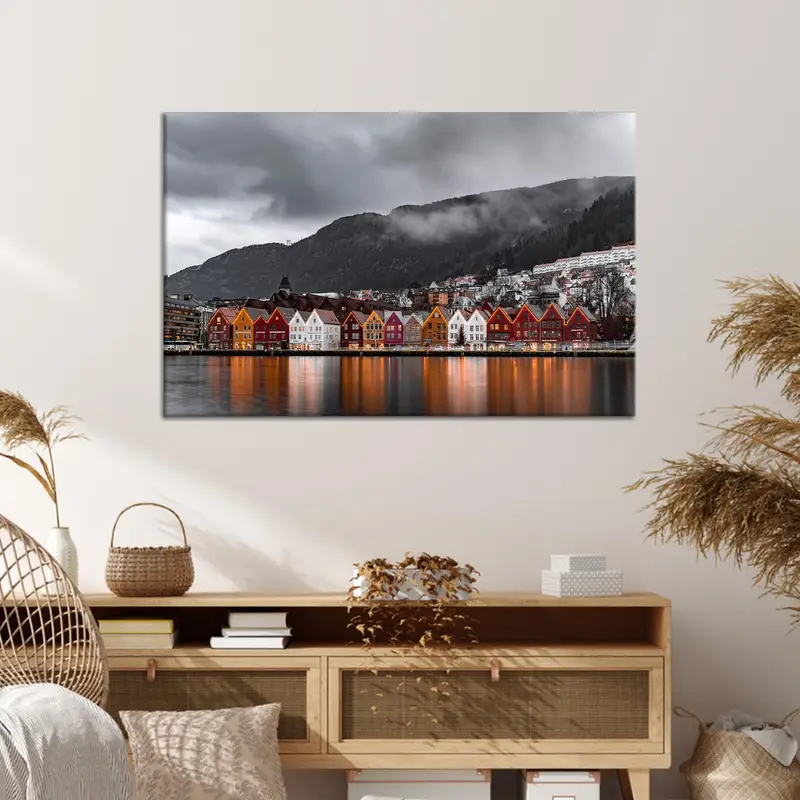 エレガントなノルウェー マウンテン ファームハウス コースタル キャンバス プリント