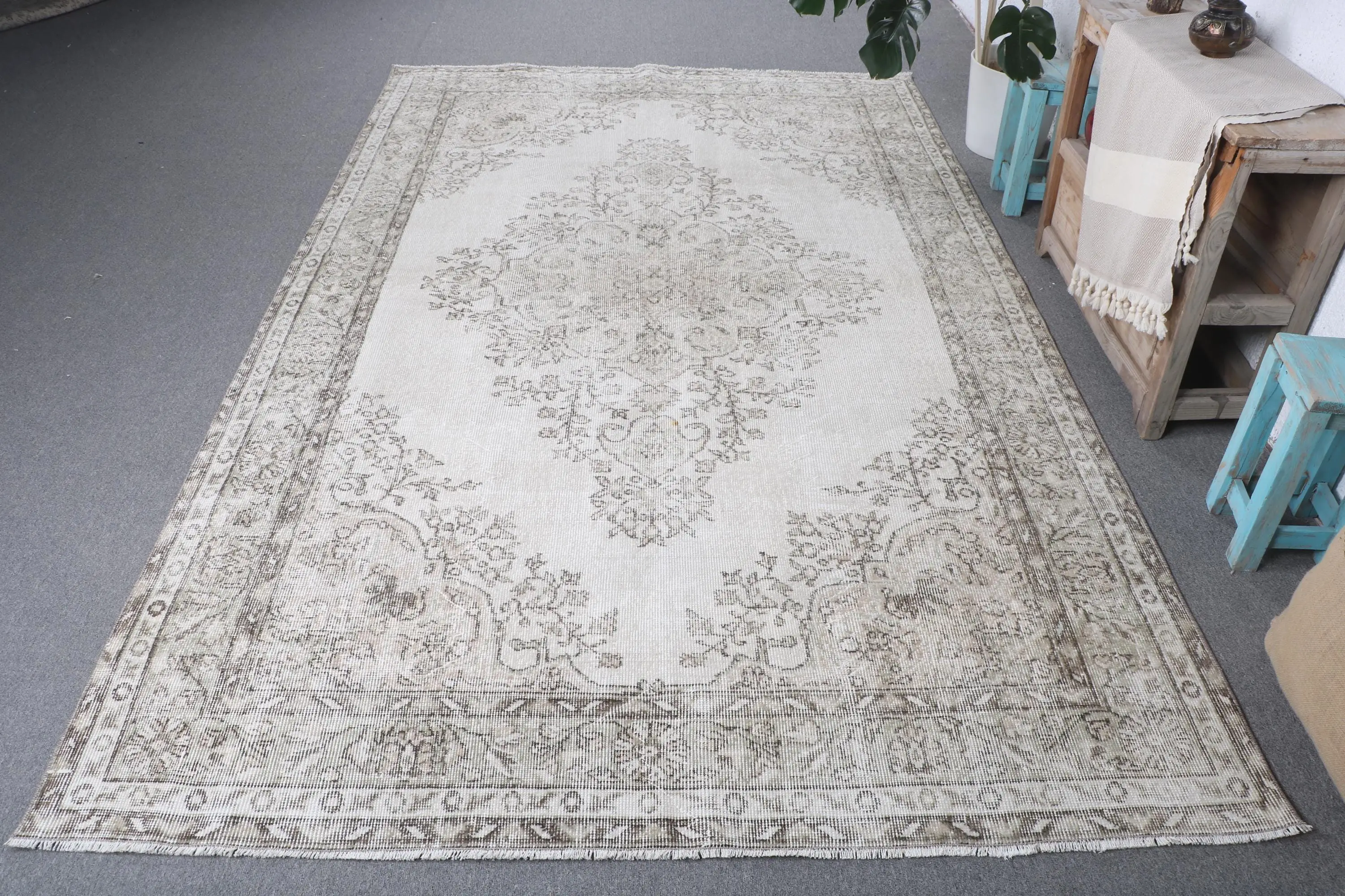 Vintage Büyük Halı 5,7x9,4 ft (175x286 cm), Türk Gri Puantiyeli Yün Halı - 1