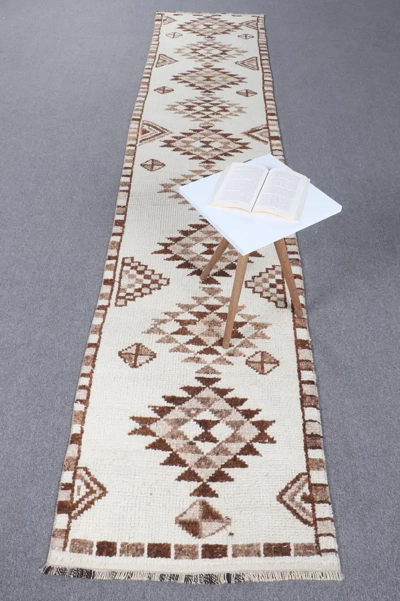 Alfombra hecha a mano en color beige y marrón, 2x11,8 pies geométrico floral