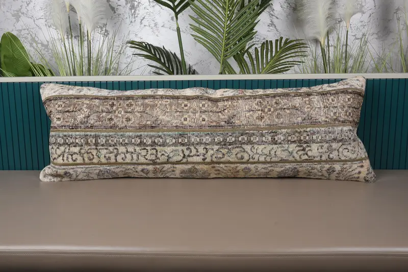 Besticktes Beige & Braunes Wurfkissen, handgemachtes Patchworkkissen