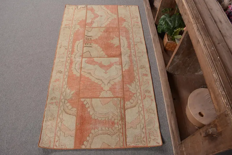 Vibrant 2,7x4,9 ft Rug, Oriental Pattern in Orange & Green