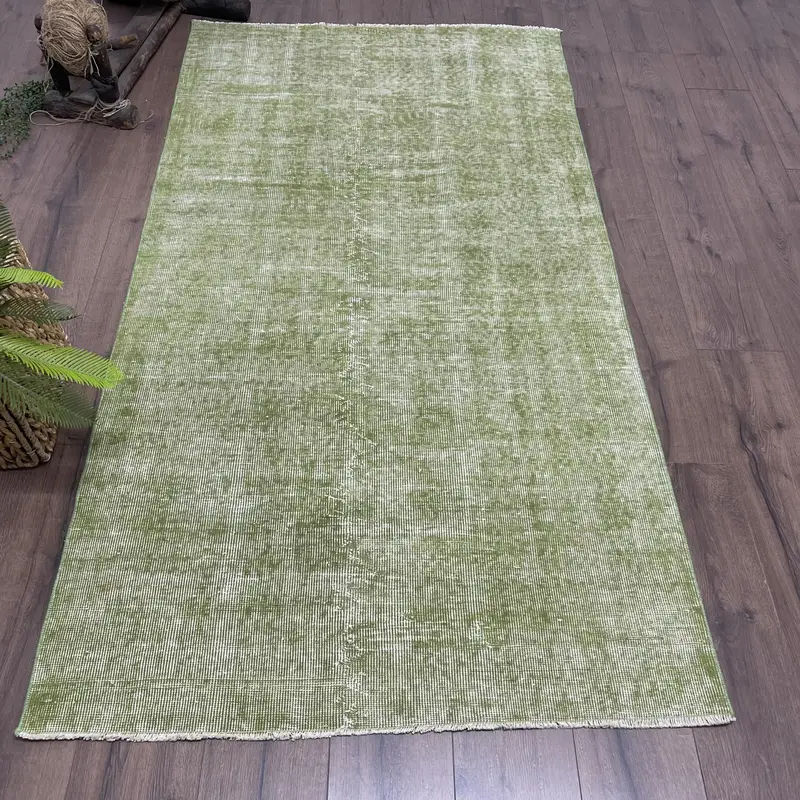 Vintage türkischer Teppich 3,6x6,9 ft (111x211 cm), Oushak grün-weißer Blumenteppich - 1