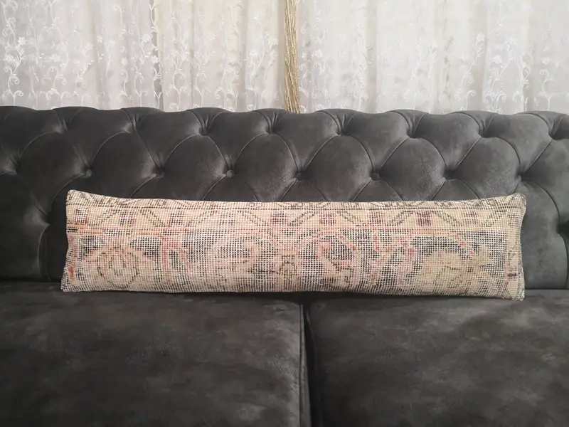 Handgefertigtes besticktes Wollkissen, geometrisches Vintage-Dekor