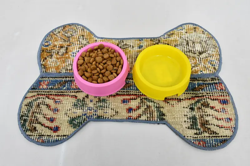 Kahverengi ve Bronz Emici Evcil Hayvan Matı, Dayanıklı ve Su Geçirmez Ped