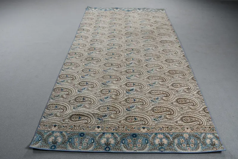 ベージュオンブレラグ、4.9x9.5フィート、エレガントなベージュブラウン装飾