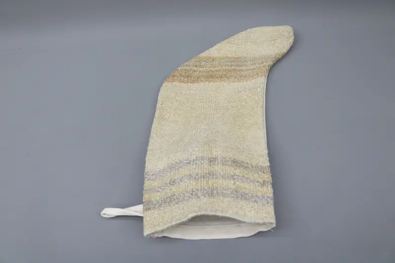 Beigefarbener Weihnachtsstrumpf mit Ornamentmuster, 22,9 cm breit