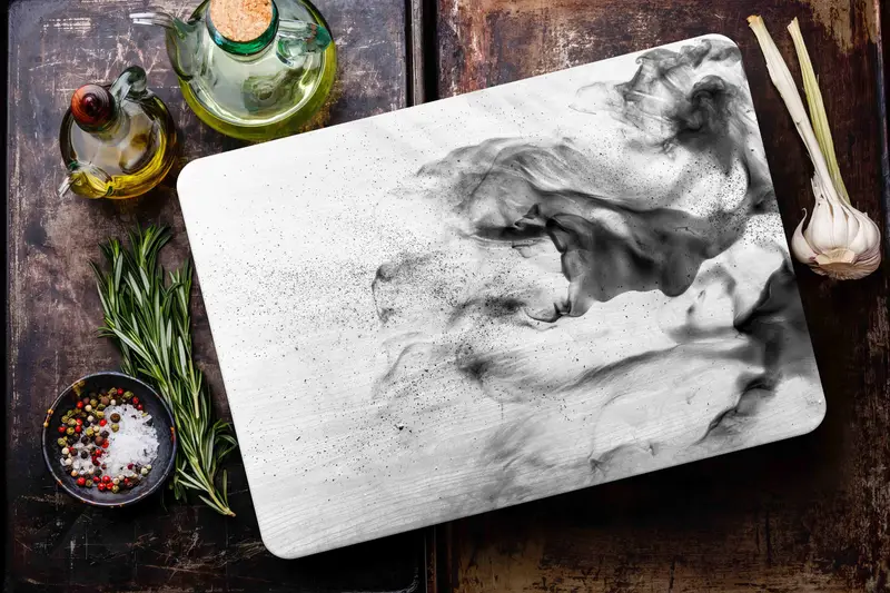 抽象的なスモークガラスのまな板、現代的なキッチンの必需品