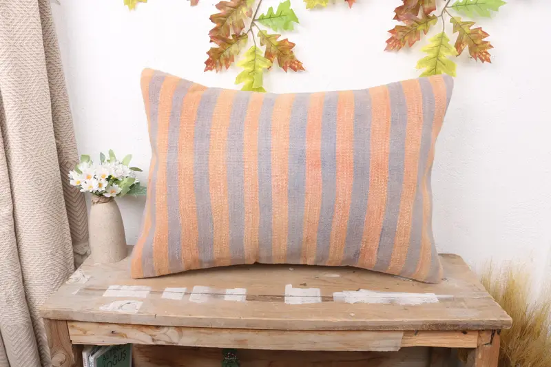 Grau & Orange gestreiftes Kissen, Vintage besticktes Kissen