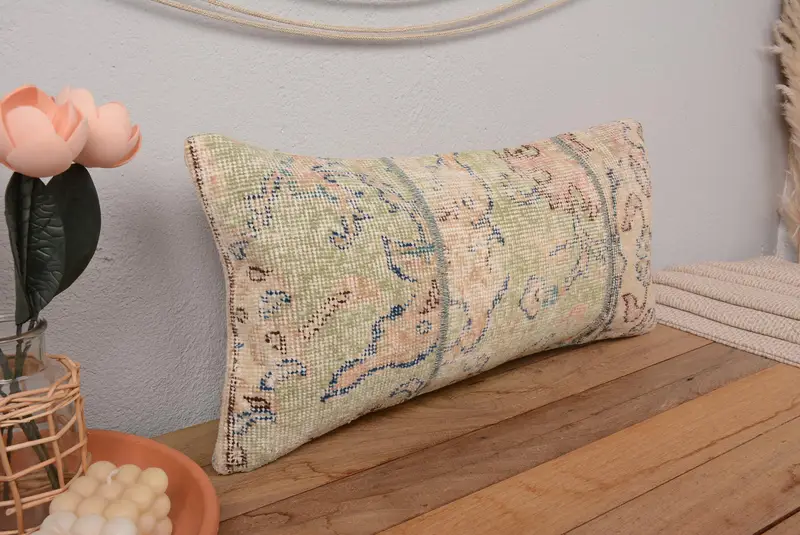 Almohada de tiro floral beige y verde, cojín hecho a mano 12x24