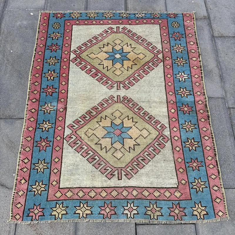 Zarif Bej ve Kırmızı Halı, 3,7x4,7 ft Soyut Tasarım