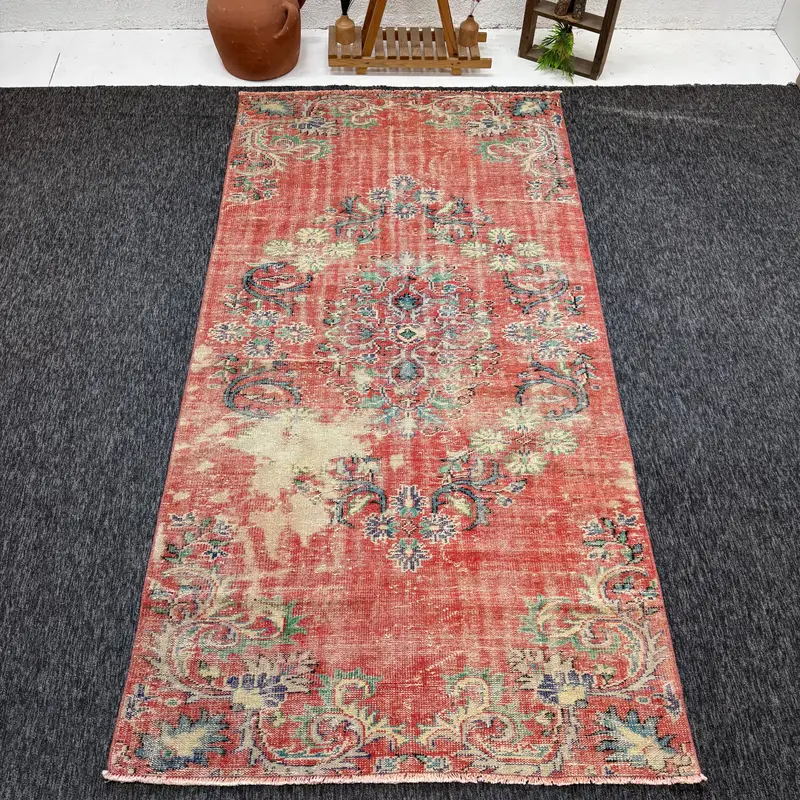 Türkischer Vintage-Teppich 4,8 x 9,4 Fuß, roter Oushak-Blumenteppich - 1