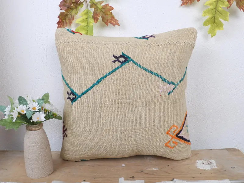 Geometrik Bej ve Turuncu İşlemeli Yastık, Çok Yönlü Vintage Kırlent