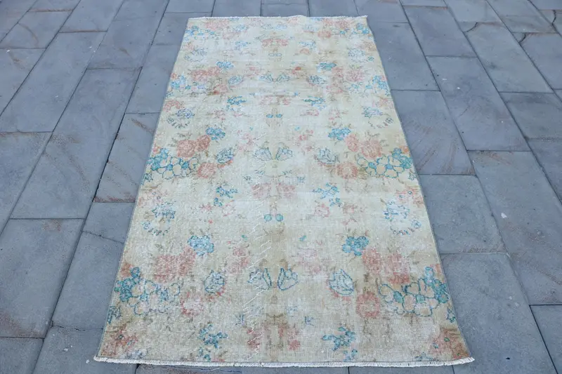 エレガントなベージュ&ブルーラグ、3.5x6.9フィートのボタニカルデザイン