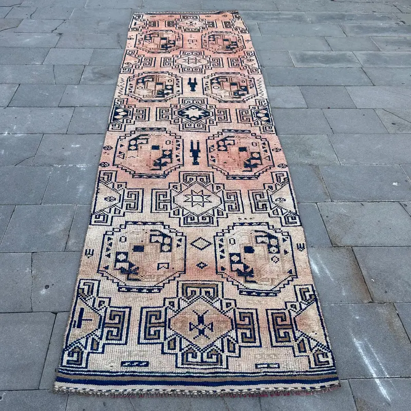 3,4 x 11,7 Fuß großer türkischer Läuferteppich, blaubrauner Vintage-Wollteppich mit Tiermuster - 1