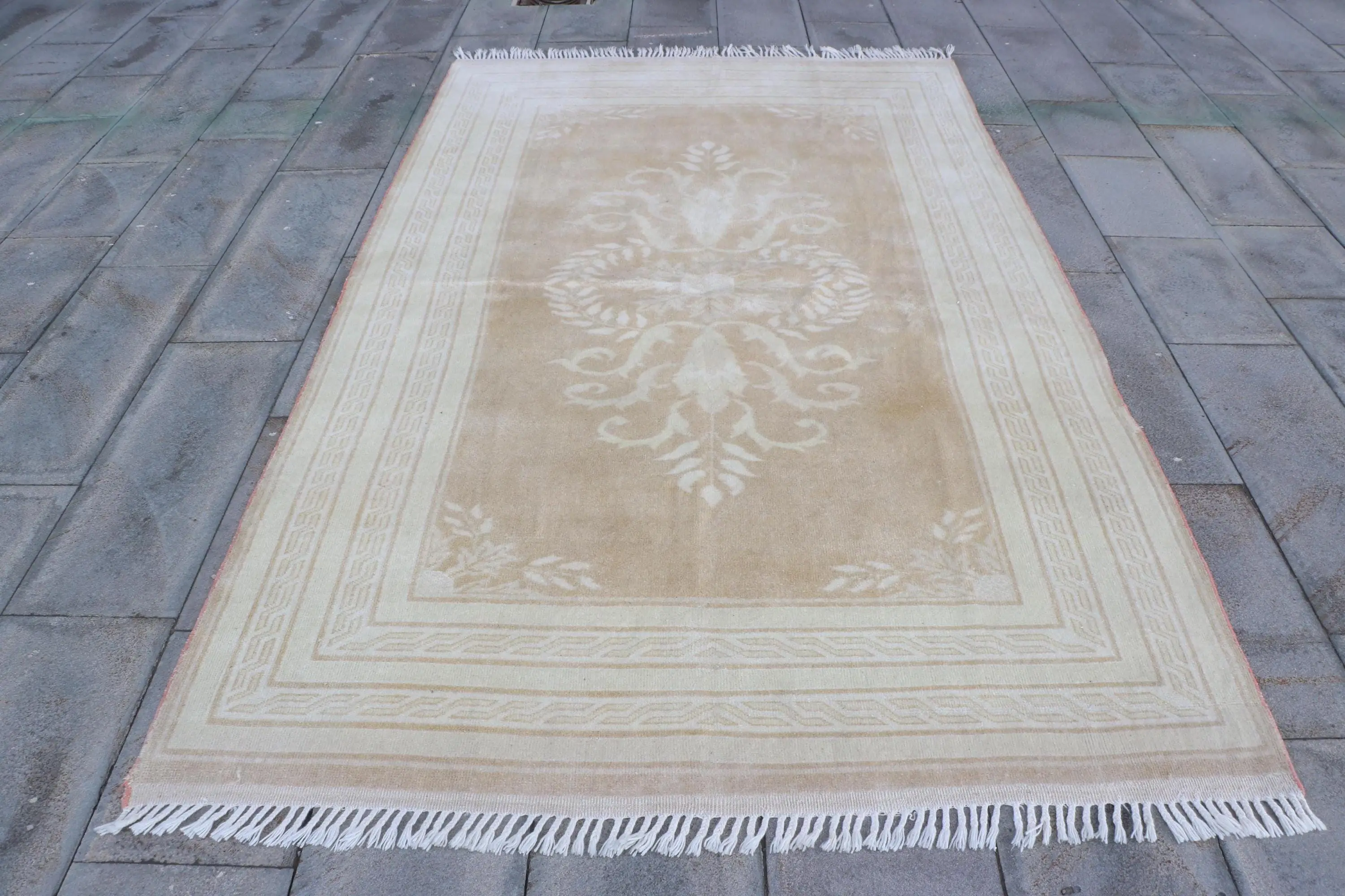 Vintage Halı 5.3x8.8 ft, Bej Beyaz Çiçekli Yün Türk Halısı - 1