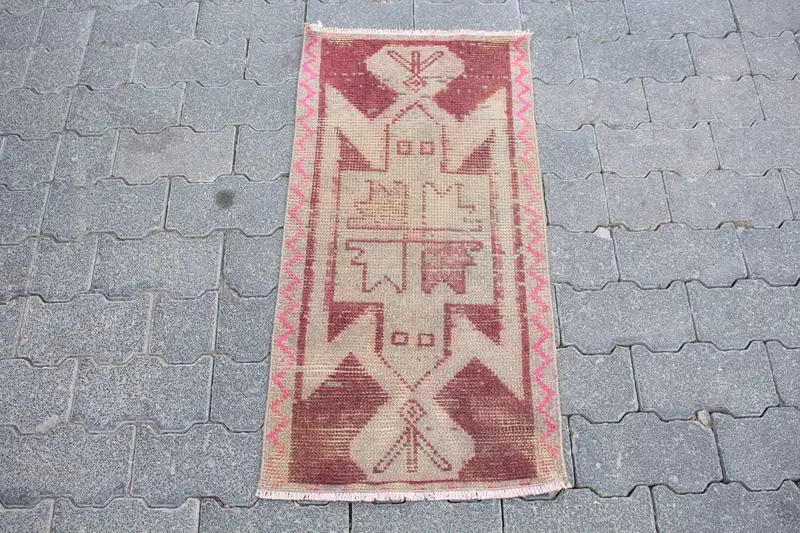 1.4x2.9 ft Turkish Oushak Rug, Red Check Vintage Wool Rug - 1