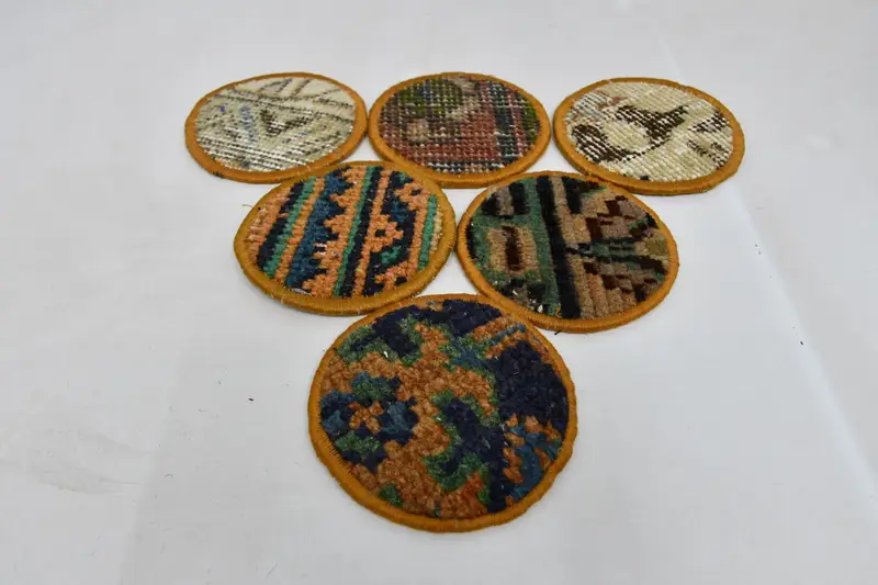 Posavasos redondos bohemios, posavasos de bebidas azules y naranjas